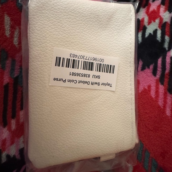 Taylor Swift Debut Friday Night Beneath the Stars White Pouch Keychain - Picture 5 of 7